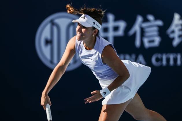 BEIJING, CHINA - SEPTEMBER 29: Camila Osorio of Colombia competes in the Women s Singles Round of 32 match against Iga Swiatek of Poland on day 8 of the 2025 China Open at the National Tennis Center on September 29, 2025 in Beijing, China.  Copyright: xVCGx 111593944575