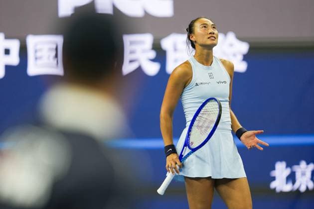 (250929) -- BEIJING, Sept. 29, 2025 -- Zheng Qinwen reacts during the women s singles third round match between Zheng Qinwen of China and Linda Noskova of the Czech Republic at 2025 China Open tennis tournament in Beijing, China, Sept. 29, 2025. ) (SP)CHINA-BEIJING-TENNIS-CHINA OPEN-WOMEN S SINGLES (CN) NaxYuqi 