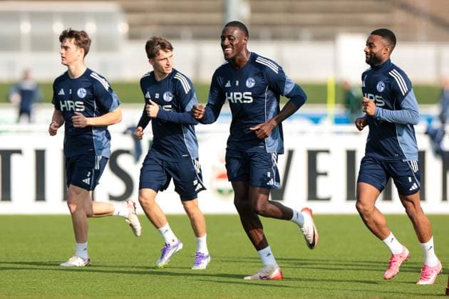 29.09.2025, Fussball, Saison 2025 2026, Training FC Schalke 04, v. l. Dylan Leonard (FC Schalke 04), Vitalie Becker (FC Schalke 04), Bryan Lasme (FC Schalke 04), Moussa Sylla (FC Schalke 04), Gelsenkirchen Trainingsgelände FC Schalke 04 NRW Deutschland xRHR-FOTO YYx Copyright: RHR-FOTOx RHR-FOTO YY