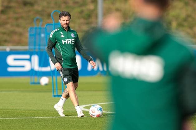 29.09.2025, Fussball, Saison 2025 2026, Training FC Schalke 04, Co-Trainer Tim Hoogland (FC Schalke 04), Gelsenkirchen Trainingsgelände FC Schalke 04 NRW Deutschland xRHR-FOTO YYx Copyright: RHR-FOTOx RHR-FOTO YY