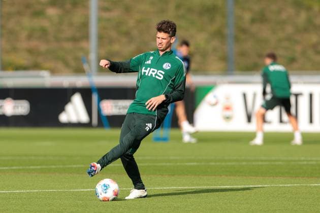 29.09.2025, Fussball, Saison 2025 2026, Training FC Schalke 04, Berater Franz Schiemer (FC Schalke 04), Gelsenkirchen Trainingsgelände FC Schalke 04 NRW Deutschland xRHR-FOTO YYx Copyright: RHR-FOTOx RHR-FOTO YY