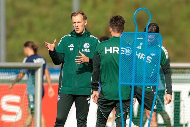 29.09.2025, Fussball, Saison 2025 2026, Training FC Schalke 04, Co-Trainer Adin Osmanbasic (FC Schalke 04), Gelsenkirchen Trainingsgelände FC Schalke 04 NRW Deutschland xRHR-FOTO YYx Copyright: RHR-FOTOx RHR-FOTO YY