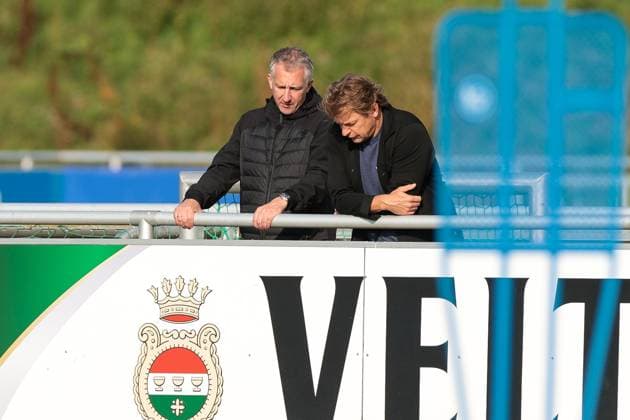 29.09.2025, Fussball, Saison 2025 2026, Training FC Schalke 04, v. l. Sportdirektor Frank Baumann (FC Schalke 04), Youri Mulder (FC Schalke 04), Gelsenkirchen Trainingsgelände FC Schalke 04 NRW Deutschland xRHR-FOTO YYx Copyright: RHR-FOTOx RHR-FOTO YY