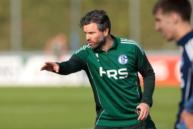 29.09.2025, Fussball, Saison 2025 2026, Training FC Schalke 04, Co-Trainer Tim Hoogland (FC Schalke 04), Gelsenkirchen Trainingsgelände FC Schalke 04 NRW Deutschland xRHR-FOTO YYx Copyright: RHR-FOTOx RHR-FOTO YY