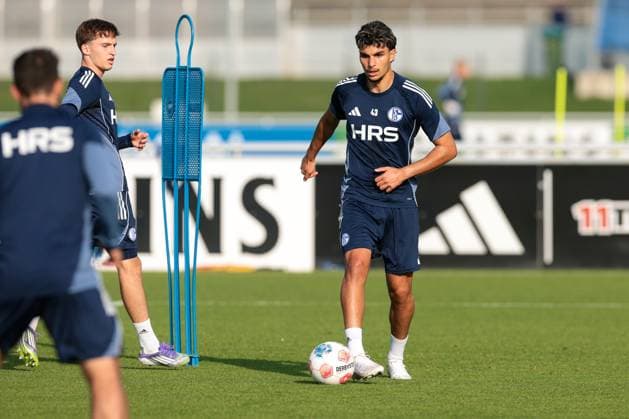 29.09.2025, Fussball, Saison 2025 2026, Training FC Schalke 04, Mertcan Ayhan (FC Schalke 04), Gelsenkirchen Trainingsgelände FC Schalke 04 NRW Deutschland xRHR-FOTO YYx Copyright: RHR-FOTOx RHR-FOTO YY