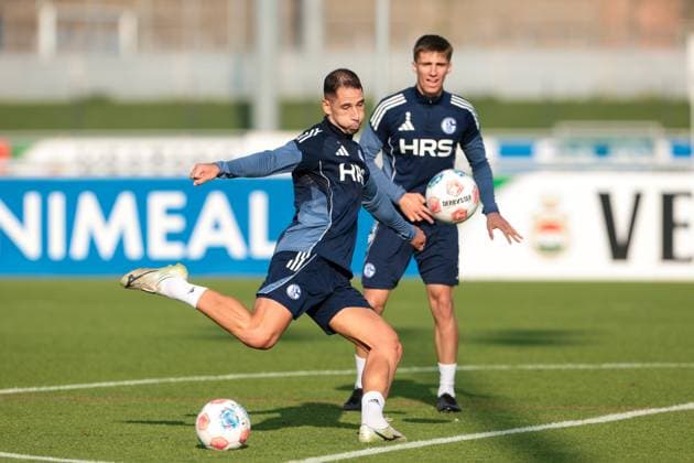 29.09.2025, Fussball, Saison 2025 2026, Training FC Schalke 04, v. l. Nikola Katic (FC Schalke 04), Felipe Sanchez (FC Schalke 04), Gelsenkirchen Trainingsgelände FC Schalke 04 NRW Deutschland xRHR-FOTO YYx Copyright: RHR-FOTOx RHR-FOTO YY