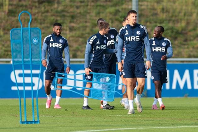 29.09.2025, Fussball, Saison 2025 2026, Training FC Schalke 04, v. l. Moussa Sylla (FC Schalke 04), Felipe Sanchez (FC Schalke 04), Janik Bachmann (FC Schalke 04), Christopher Antwi-Adjei (FC Schalke 04), Gelsenkirchen Trainingsgelände FC Schalke 04 NRW Deutschland xRHR-FOTO YYx Copyright: RHR-FOTOx RHR-FOTO YY