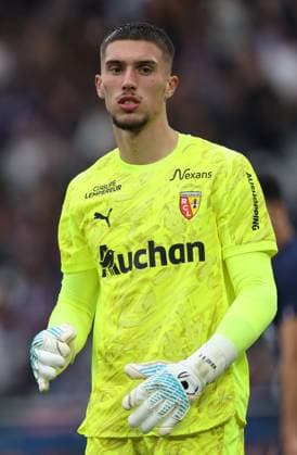 Paris Saint-Germain FC v RC Lens - Ligue 1 McDonald s Robin Risser, goalkeeper of RC Lens in action during the Ligue 1 McDonald s match between Paris Saint-Germain FC and RC Lens at Parc des Princes on September 14, 2025 in Paris, France. Paris Parc des Princes France France Copyright: xNealxSimpson Sportsphoto APLx 14136527