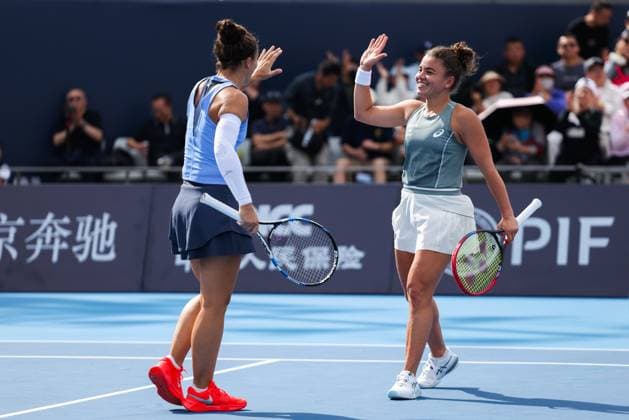 BEIJING, CHINA - SEPTEMBER 29: Sara Errani of Italy and Jasmine Paolini of Italy react in the Women s Doubles Round of 16 match against Lyudmyla Kichenok of Ukraine and Ellen Perez of Australia on day 8 of the 2025 China Open at National Tennis Center on September 29, 2025 in Beijing, China.  Copyright: xVCGx 111593933285