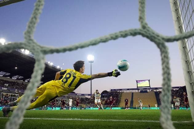 Sport Bilder des Tages Parma s Mateo Pellegrino Casalanguida goal 1-0 during the Serie A soccer match between Parma and Torino at Ennio Tardini Stadium in Parma, North Italy, Monday, September 29, 2025. Soccer  Copyright: xMassimoxPaolone LaPressex