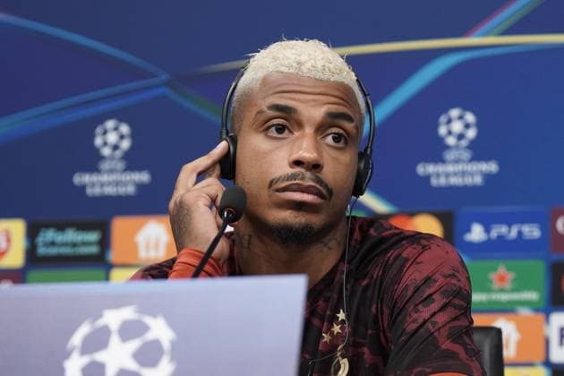 Galatasaray midfield player Mario Lemina speaks during a press conference, PK, Pressekonferenz at Rams Park Stadium in Istanbul, ahead of the UEFA Champions League match against Liverpool , Istanbul, Turkey September 29, 2025. ( Photo by Seskimphoto ) Istanbul Turkey Istanbul Turkey Copyright: xSeskimphotox Mario_Lemina_290925 (24)