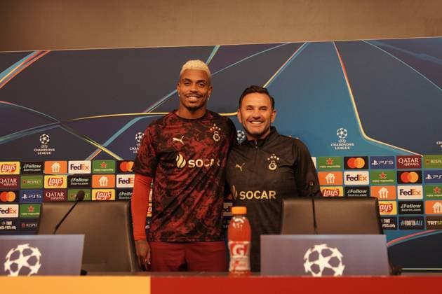 Galatasaray head coach Okan Buruk and Midfield Mario Lemina (L) speaks during a press conference, PK, Pressekonferenz at Rams Park Stadium in Istanbul, ahead of the UEFA Champions League match against Liverpool , Istanbul, Turkey September 29, 2025. ( Photo by Seskimphoto ) Istanbul Turkey Istanbul Turkey Copyright: xSeskimphotox Okan_Buruk_290925 (40)