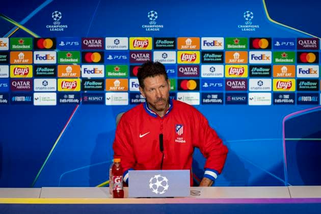 Atletico de Madrid Training Session And press conference, PK, Pressekonferenz - UEFA Champions League 2025 26 League Phase MD2 Diego Pablo Simeone, head coach of Atletico de Madrid, speaks during the Training Session and Press Conference ahead of the UEFA Champions League 2024 25 match against Eintracht Frankfurt at Estadio Riyadh Air Metropolitano on September 29, 2025 in Madrid, Spain. Madrid Estadio Riyadh Air Metropolitano Madrid Spain Copyright: xAlbertoxGardinx AGardin_20250929_Foot_Cha_AtlMad_Tra_Pre_0283