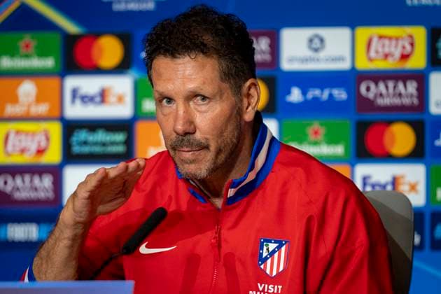 Atletico de Madrid Training Session And press conference, PK, Pressekonferenz - UEFA Champions League 2025 26 League Phase MD2 Diego Pablo Simeone, head coach of Atletico de Madrid, speaks during the Training Session and Press Conference ahead of the UEFA Champions League 2024 25 match against Eintracht Frankfurt at Estadio Riyadh Air Metropolitano on September 29, 2025 in Madrid, Spain. Madrid Estadio Riyadh Air Metropolitano Madrid Spain Copyright: xAlbertoxGardinx AGardin_20250929_Foot_Cha_AtlMad_Tra_Pre_0293