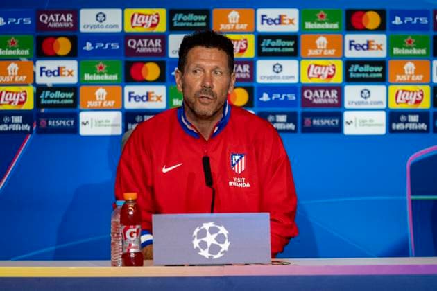 Atletico de Madrid Training Session And press conference, PK, Pressekonferenz - UEFA Champions League 2025 26 League Phase MD2 Diego Pablo Simeone, head coach of Atletico de Madrid, speaks during the Training Session and Press Conference ahead of the UEFA Champions League 2024 25 match against Eintracht Frankfurt at Estadio Riyadh Air Metropolitano on September 29, 2025 in Madrid, Spain. Madrid Estadio Riyadh Air Metropolitano Madrid Spain Copyright: xAlbertoxGardinx AGardin_20250929_Foot_Cha_AtlMad_Tra_Pre_0295