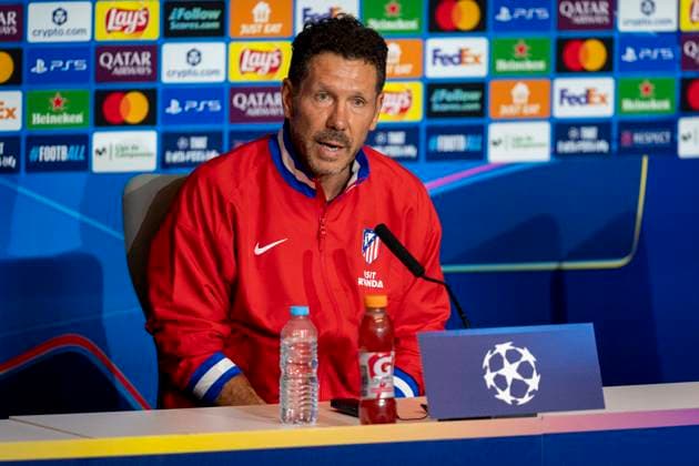 Atletico de Madrid Training Session And press conference, PK, Pressekonferenz - UEFA Champions League 2025 26 League Phase MD2 Diego Pablo Simeone, head coach of Atletico de Madrid, speaks during the Training Session and Press Conference ahead of the UEFA Champions League 2024 25 match against Eintracht Frankfurt at Estadio Riyadh Air Metropolitano on September 29, 2025 in Madrid, Spain. Madrid Estadio Riyadh Air Metropolitano Madrid Spain Copyright: xAlbertoxGardinx AGardin_20250929_Foot_Cha_AtlMad_Tra_Pre_0297