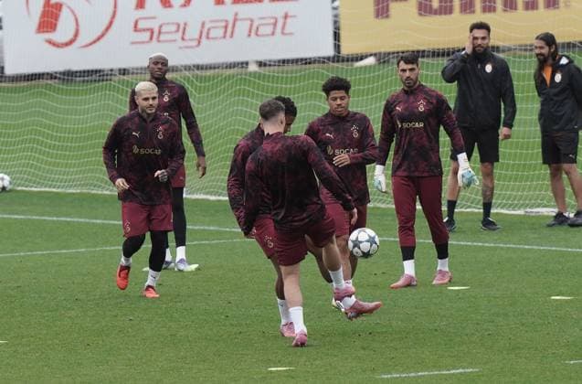 Galatasaray players held their final training session in Istanbul on September 29 ahead of their UEFA Champions League Matchday 2 fixture against Liverpool, which will be played the following day , Istanbul , Turkey . ( Photo by Seskimphoto ) Istanbul Turkey Istanbul Turkey Copyright: xSeskimphotox gsaray_training_290925 (105)