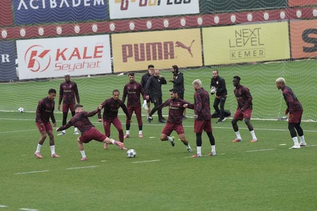 Galatasaray players held their final training session in Istanbul on September 29 ahead of their UEFA Champions League Matchday 2 fixture against Liverpool, which will be played the following day , Istanbul , Turkey . ( Photo by Seskimphoto ) Istanbul Turkey Istanbul Turkey Copyright: xSeskimphotox gsaray_training_290925 (107)