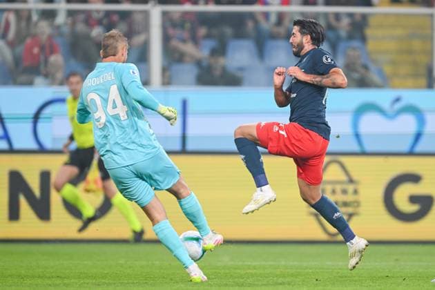 GenoaÕs Mikael Ellertsson makes an attempt to score during the Serie A soccer match between Genoa and Lazio at the Luigi Ferraris Stadium in Genoa, Italy - Monday, September 29, 2025. - Soccer .  Copyright: xTanoxPecoraro LaPressex