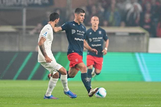 GenoaÕs Ruslan Malinovskyi in action during the Serie A soccer match between Genoa and Lazio at the Luigi Ferraris Stadium in Genoa, Italy - Monday, September 29, 2025. - Soccer .  Copyright: xTanoxPecoraro LaPressex
