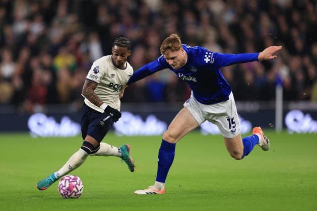 Everton v West Ham United 29 September 2025 - Premier League - Everton v West Ham United - Crysencio Summerville of West Ham United goes past Jake O Brien of Everton - Photo: Simon Stacpoole Offside. Merseyside UK Copyright: xSimonxStacpoolexOffside