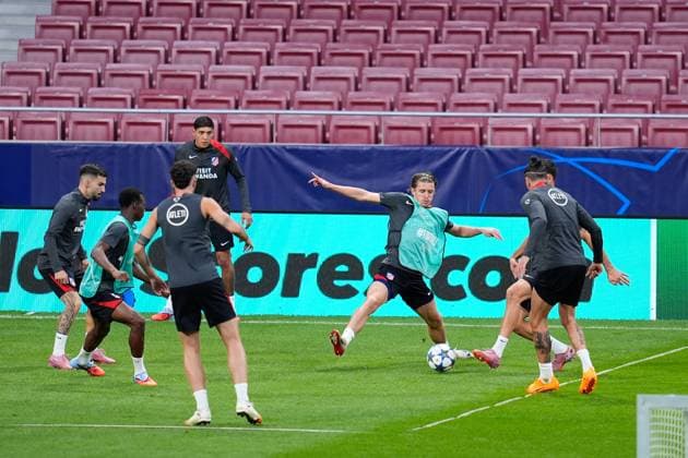 September 29, 2025, Madrid, Madrid, Spain: Conor Gallagher of Atletico de Madrid warms up during a training session and press conference, PK, Pressekonferenz ahead of their UEFA Champions League 2025 26 match against Eintracht Frankfurt at Riyadh Air Metropolitano on September 29, 2025, in Madrid, Spain. Madrid Spain - ZUMAa181 20250929_zaa_a181_036 Copyright: xDennisxAgyemanx