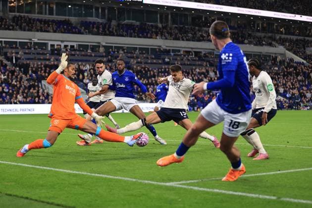 Everton v West Ham United 29 September 2025 - Premier League - Everton v West Ham United - a cross into the goal area by Jack Grealish of Everton causes concern for West Ham United goalkeeper Alphonse Areola and Konstantinos Mavropanos of West Ham United - Photo: Simon Stacpoole Offside. Merseyside UK Copyright: xSimonxStacpoolexOffside