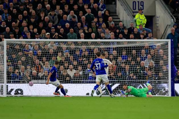 Everton v West Ham United Premier League 29 09 2025. Jordan Pickford (1) of Everton is beaten by a shot from Jarrod Bowen (20) of West Ham United to make it 1-1 during the Premier League match between Everton and West Ham United at Hill Dickinson Stadium, Liverpool, England on 29 September 2025. Liverpool Hill Dickinson Stadium Merseyside England Editorial use only DataCo restrictions apply See www.football-dataco.com , Copyright: xConorxMolloyx PSI-22937-0067