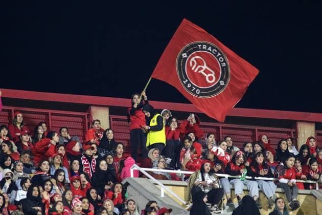Tebriz Tractor v Al Wahda - AFC Champions League TABRIZ, IRAN - SEPTEMBER 29: Fans of Tebriz Tractor support their team during the Asian Champions League (AFC) Group B match between Tebriz Tractor and Al Wahda at Yadegar-e Emam Stadium in Tabriz, Iran, on September 29, 2025. Mehrvarz Ahmadi Anadolu Tabriz Iran. Editorial use only. Please get in touch for any other usage.  Copyright: x2025xAnadoluxMehrvarzxAhmadix