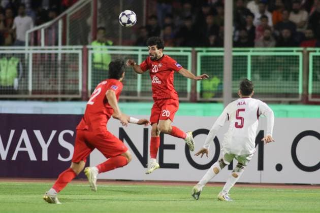 Tebriz Tractor v Al Wahda - AFC Champions League TABRIZ, IRAN - SEPTEMBER 29: Mehdi Hashemnejad (C) of Tebriz Tractor in action during the Asian Champions League (AFC) Group B match between Tebriz Tractor and Al Wahda at Yadegar-e Emam Stadium in Tabriz, Iran, on September 29, 2025. Mehrvarz Ahmadi Anadolu Tabriz Iran. Editorial use only. Please get in touch for any other usage.  Copyright: x2025xAnadoluxMehrvarzxAhmadix