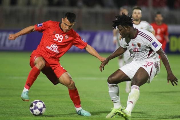 Tebriz Tractor v Al Wahda - AFC Champions League TABRIZ, IRAN - SEPTEMBER 29: Amirhossein Hosseinzadeh (L) of Tebriz Tractor in action during the Asian Champions League (AFC) Group B match between Tebriz Tractor and Al Wahda at Yadegar-e Emam Stadium in Tabriz, Iran, on September 29, 2025. Mehrvarz Ahmadi Anadolu Tabriz Iran. Editorial use only. Please get in touch for any other usage.  Copyright: x2025xAnadoluxMehrvarzxAhmadix