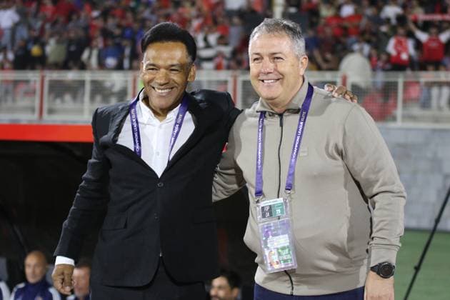 Tebriz Tractor v Al Wahda - AFC Champions League TABRIZ, IRAN - SEPTEMBER 29: Head coach Dragan Skocic (R) of Tebriz Tractor and head coach Jose Morais (L) of Al Wahda pose for a photo ahead of the Asian Champions League (AFC) Group B match between Tebriz Tractor and Al Wahda at Yadegar-e Emam Stadium in Tabriz, Iran, on September 29, 2025. Mehrvarz Ahmadi Anadolu Tabriz Iran. Editorial use only. Please get in touch for any other usage.  Copyright: x2025xAnadoluxMehrvarzxAhmadix