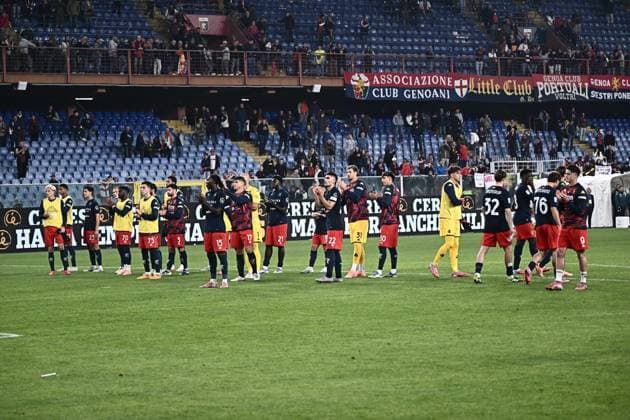 September 29, 2025, Genoa, ITALY: Genoa s players after the end of Italian Serie A soccer match Genoa Cfc vs Ss Lazio at Luigi Ferraris stadium in Genoa, Italy, 29 september 2025..ANSA LUCA ZENNARO. Serie A, Genoa Cfc Vs Ss Lazio  - ZUMAa110 20250929_zaf_a110_036 Copyright: xLucaxZennarox