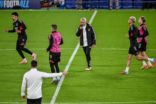 GB, London - 29 September 2025 : Jose Mourinho Head coach, manager of S.L. Benfica during S.L. Benfica training Session and press conference, PK, Pressekonferenz before match against Chelsea FC for UEFA Champions League 2025 26 League Phase MD2 at Stamford Bridge stadium in London, England. Photo Sebastian Frej S.L. Benfica Training Session And Press Conference - UEFA Champions League 2025 26 League Phase MD2 Copyright: xSebastianxFrejx