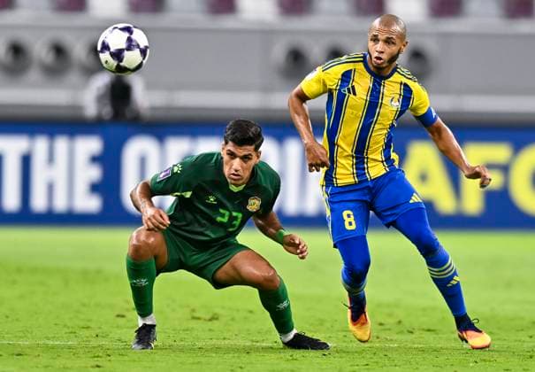 AFC CHAMPIONS LEAGUE ELITE, AL GHARAFA SC (QAT) AL SHORTA (IRQ) Yacine Brahimi (R) of Al Gharafa SC and Ustafa Saadoon of Al Shorta in action during the AFC Champions League elite west football match between Qatar s Al Gharafa SC and IraqÕs Al Shorta at Khalifa International Stadium in Doha, Qatar, on November 29, 2025 DOHA Qatar Copyright: xNAUSHADx