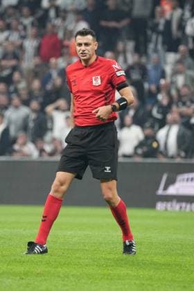 Referee Ali Sansalan during the Trendyol Super League match between Besiktas JK and Kocaelispor at Tupras Stadium on September 29, 2025 in Istanbul, Turkey. Istanbul TUPRAS STADIUM Turkey Copyright: xSeskimphotox Besiktas-Kocaeli_290925 (174)