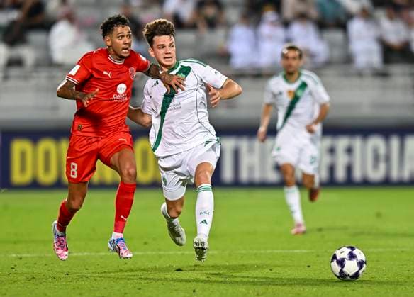 AFC CHAMPIONS LEAGUE ELITE, AL DUHAIL SC (QAT) V AL AHLI SAUDI FC (KSA) Edmilson Junior Dasilva (L) of Al Duhail SC and MATTEO DAMS of Al Ahli Saudi FC in action during the AFC Champions League elite west football match between Qatar s Al Duhail SC and Saudi Arabia s Al Ahli Saudi FC at Abdullah Bin Khalifa Stadium in Doha, Qatar, on September 29, 2025. DOHA Qatar Copyright: xNAUSHADx