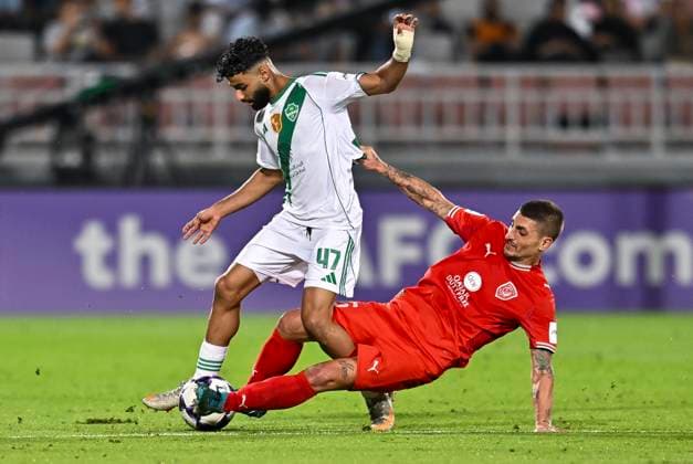 AFC CHAMPIONS LEAGUE ELITE, AL DUHAIL SC (QAT) V AL AHLI SAUDI FC (KSA) Marco Verratti (R) of Al Duhail SC and Saleh Abu Alshamat of Al Ahli Saudi FC in action during the AFC Champions League elite west football match between Qatar s Al Duhail SC and Saudi Arabia s Al Ahli Saudi FC at Abdullah Bin Khalifa Stadium in Doha, Qatar, on September 29, 2025. DOHA Qatar Copyright: xNAUSHADx