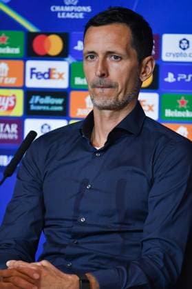 September 29, 2025, Madrid, Spain: Dino Toppmoller, head coach of Eintracht Frankfurt, attends a press conference, PK, Pressekonferenz ahead of their UEFA Champions League 2025 26 match against Atletico de Madrid at Riyadh Air Metropolitano. Madrid Spain - ZUMAs197 20250929_aaa_s197_278 Copyright: xAtilanoxGarciax