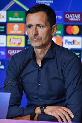 September 29, 2025, Madrid, Spain: Dino Toppmoller, head coach of Eintracht Frankfurt, attends a press conference, PK, Pressekonferenz ahead of their UEFA Champions League 2025 26 match against Atletico de Madrid at Riyadh Air Metropolitano. Madrid Spain - ZUMAs197 20250929_aaa_s197_281 Copyright: xAtilanoxGarciax