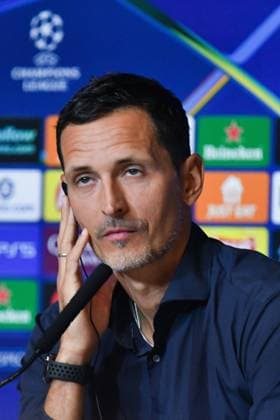 September 29, 2025, Madrid, Spain: Dino Toppmoller, head coach of Eintracht Frankfurt, attends a press conference, PK, Pressekonferenz ahead of their UEFA Champions League 2025 26 match against Atletico de Madrid at Riyadh Air Metropolitano. Madrid Spain - ZUMAs197 20250929_aaa_s197_293 Copyright: xAtilanoxGarciax