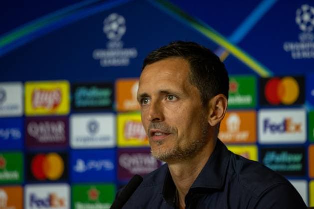 Atletico de Madrid Vs Eintracht Frankfurt press conference, PK, Pressekonferenz in Madrid - 29 Sep 2025 Dino Toppmoller, Head Coach of Eintracht Frankfurt, speaks during a Press Conference ahead of the UEFA Champions League 2024 25 match against Atletico de Madrid at Estadio Riyadh Air Metropolitano. Madrid Spain Copyright: xDavidxCanalesx xSOPAxImagesx DCRdPFrankfurtUCL250929-3