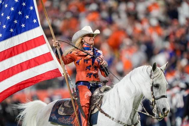 September 29, 2025: Thunder the horse runs on the field after a touchdown in the first half of the football game between the Denver Broncos and Cincinnati Bengals. CSM. - ZUMAc04_ 20250929_zma_c04_041 Copyright: xDerekxRegensburgerx