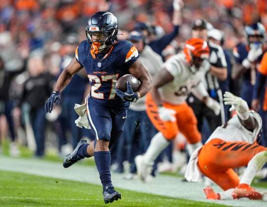 September 29, 2025: Denver Broncos running back J.K. Dobbins (27) runs free in the second half of the football game between the Denver Broncos and Cincinnati Bengals. Dobbins had over 100 yards for the day. CSM. - ZUMAc04_ 20250929_zma_c04_091 Copyright: xDerekxRegensburgerx