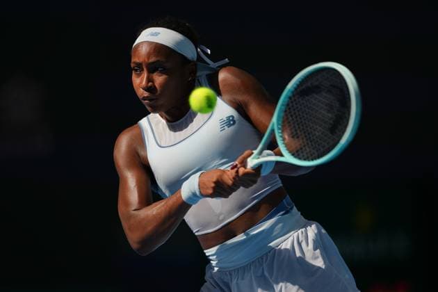 (250930) -- BEIJING, Sept. 30, 2025 -- Coco Gauff hits a return during the women s singles fourth round match between Coco Gauff of the United States and Belinda Bencic of Switzerland at 2025 China Open tennis tournament in Beijing, China, Sept. 30, 2025. ) (SP)CHINA-BEIJING-TENNIS-CHINA OPEN-WOMEN S SINGLES-FOURTH ROUND(CN) NaxYuqi 