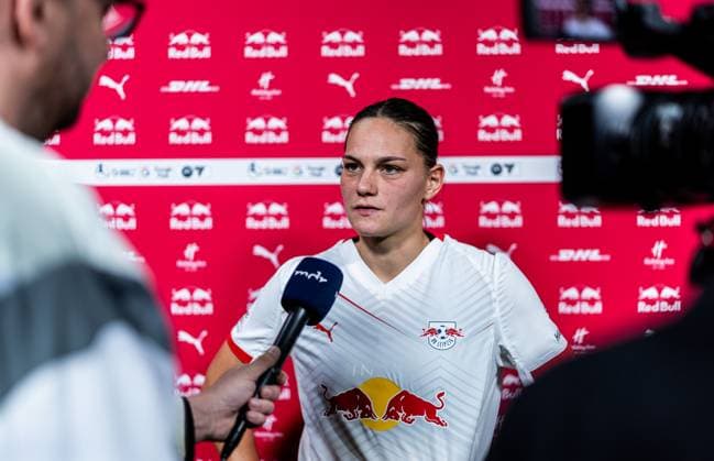 Leipzigs Giovanna Hoffmann im MDR Interview. Fussball 1. Frauen Bundesliga, 2. Spieltag: RB Leipzig - FC Bayern Muenchen. 14. September 2025: Leipzig, Red Bull Arena. RB Leipzig - FC Bayern Muenchen