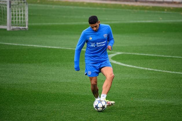 LEVERKUSEN, GERMANY - 30 SEPTEMBER, 2025: Ezequiel Fernandez - UEFA Champions League, MD-1, practice FC Bayer 04 Leverkusen at BayArena.  Copyright: xVITALIIxKLIUIEVx