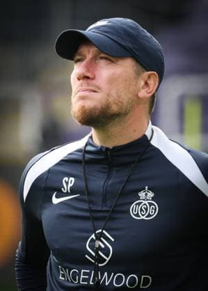 Union s head coach Sebastien Pocognoli pictured during a training session of Belgian soccer team Royale Union Saint-Gilloise in Brussels, on Tuesday 30 September 2025. The team prepares for tomorrow s match against English team Newcastle United FC, on the second day of the League phase of the UEFA Champions League tournament. VIRGINIExLEFOUR  x135704357x