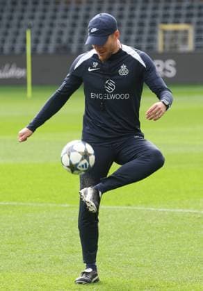 Union s head coach Sebastien Pocognoli pictured during a training session of Belgian soccer team Royale Union Saint-Gilloise in Brussels, on Tuesday 30 September 2025. The team prepares for tomorrow s match against English team Newcastle United FC, on the second day of the League phase of the UEFA Champions League tournament. VIRGINIExLEFOUR  x135704373x