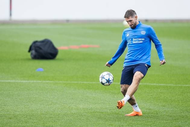 UEFA Champions League: Abschlusstraining Bayer 04 Leverkusen; 30.09.2025 Robert Andrich (Bayer 04 Leverkusen, 8) am Ball UEFA Champions League: Abschlusstraining Bayer 04 Leverkusen, Leverkusen, Ulrich-Haberland-Stadion am 30.09.2025 Copyright: xBEAUTIFULxSPORTS Wunderlx